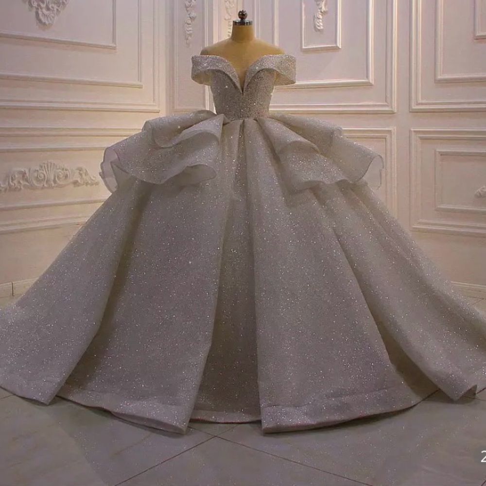 Amanda Chen Sweetheart Wedding Dress